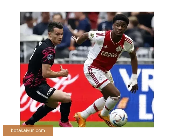 阿贾克斯防线保持稳定，近期表现值得关注